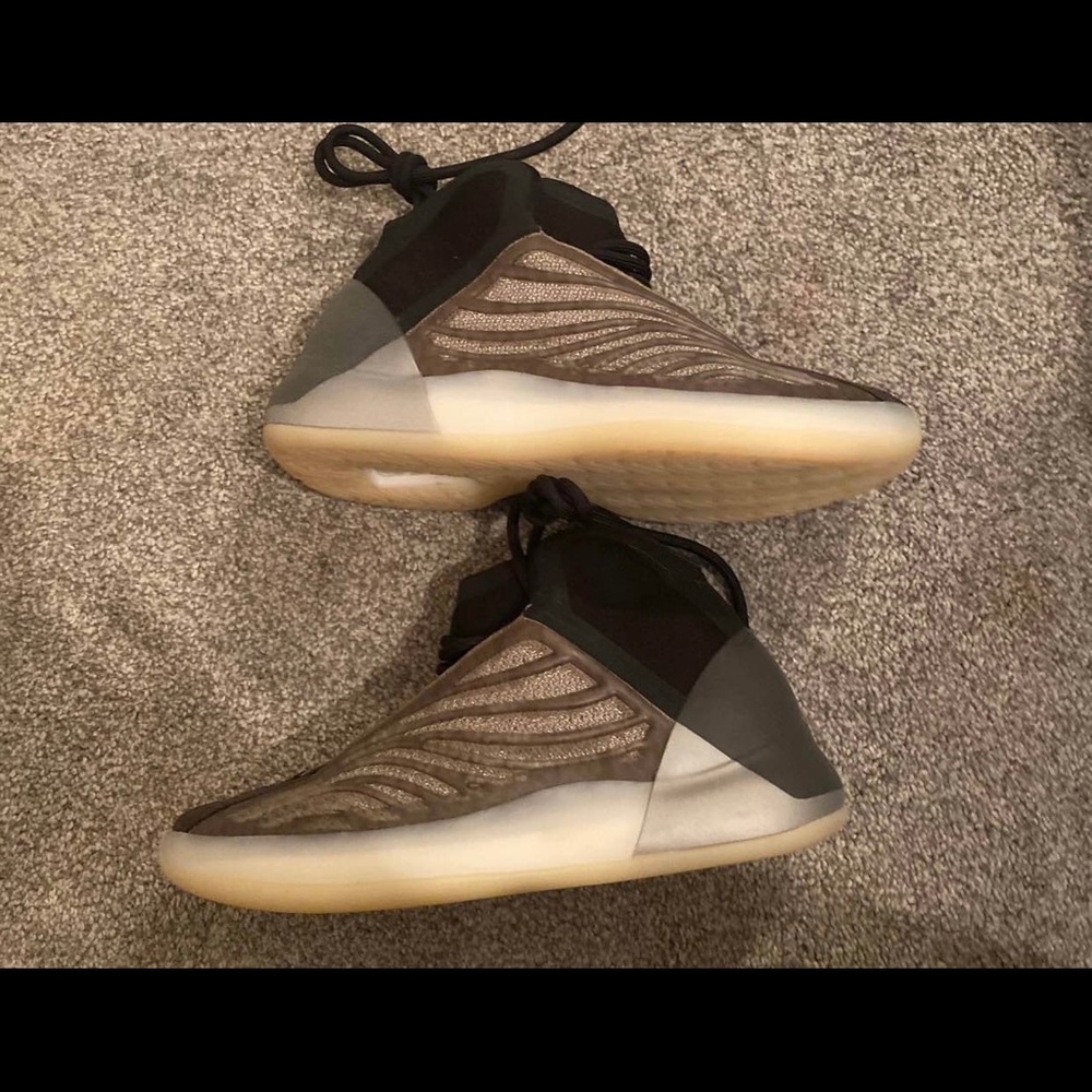 Yeezy qntm barium